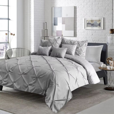 Δημοφιλία Αποθεματικό 90GSM 3 κομμάτια Κάλυψη Pintuck Soft Microfiber στρώμα κρεβατιού Όλες τις εποχές Προσαρμοσμένο κλείσιμο φερμουάρ