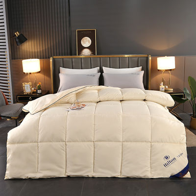 Προσαρμοσμένο μέγεθος Αειφόρος Hilton Hotel Textile Quilt Πανδύα κρεβατοκάμαρα με 100% πολυεστέρα